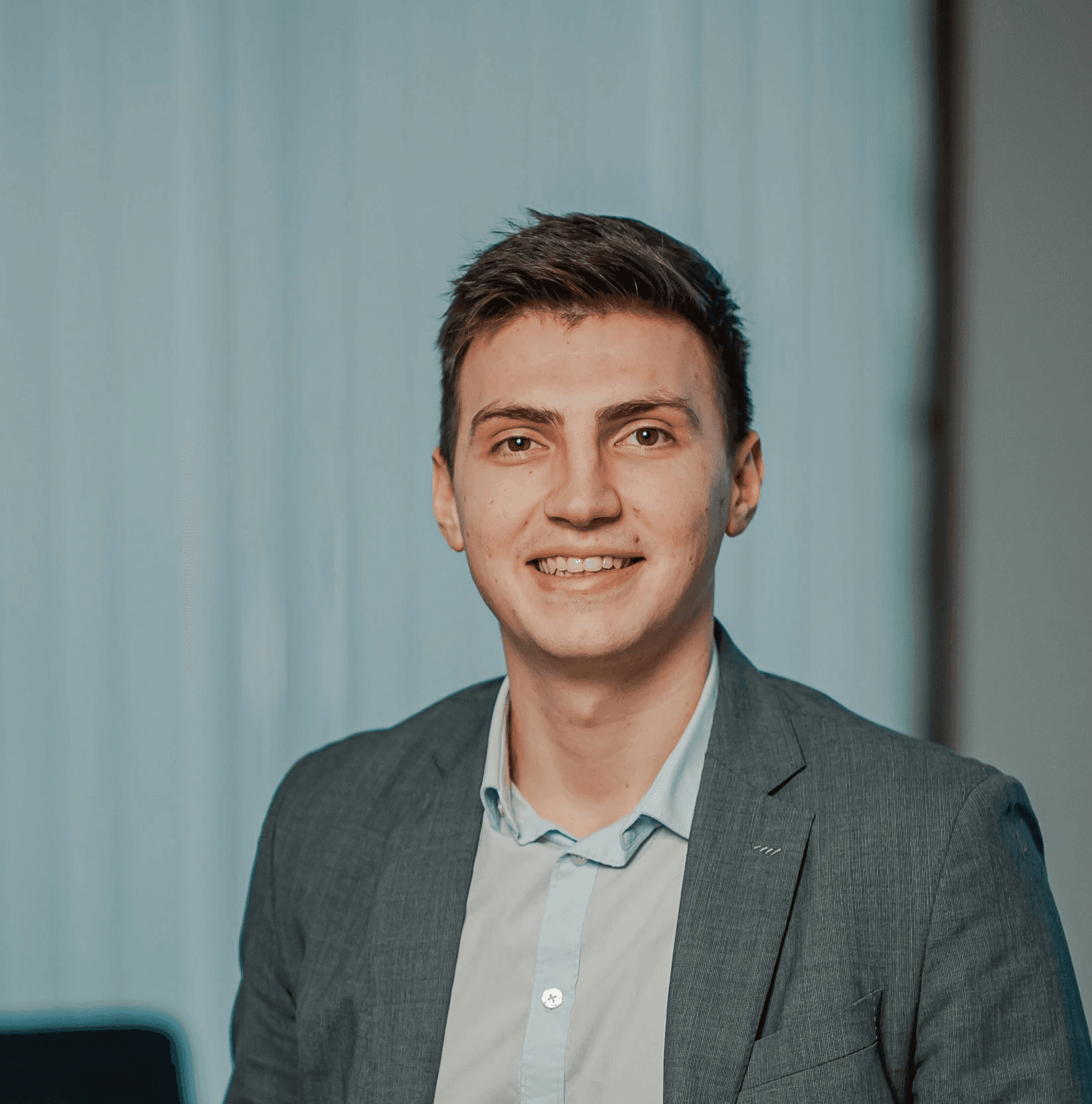 增长咨询客户 Alex Chen,AI SaaS 创始人