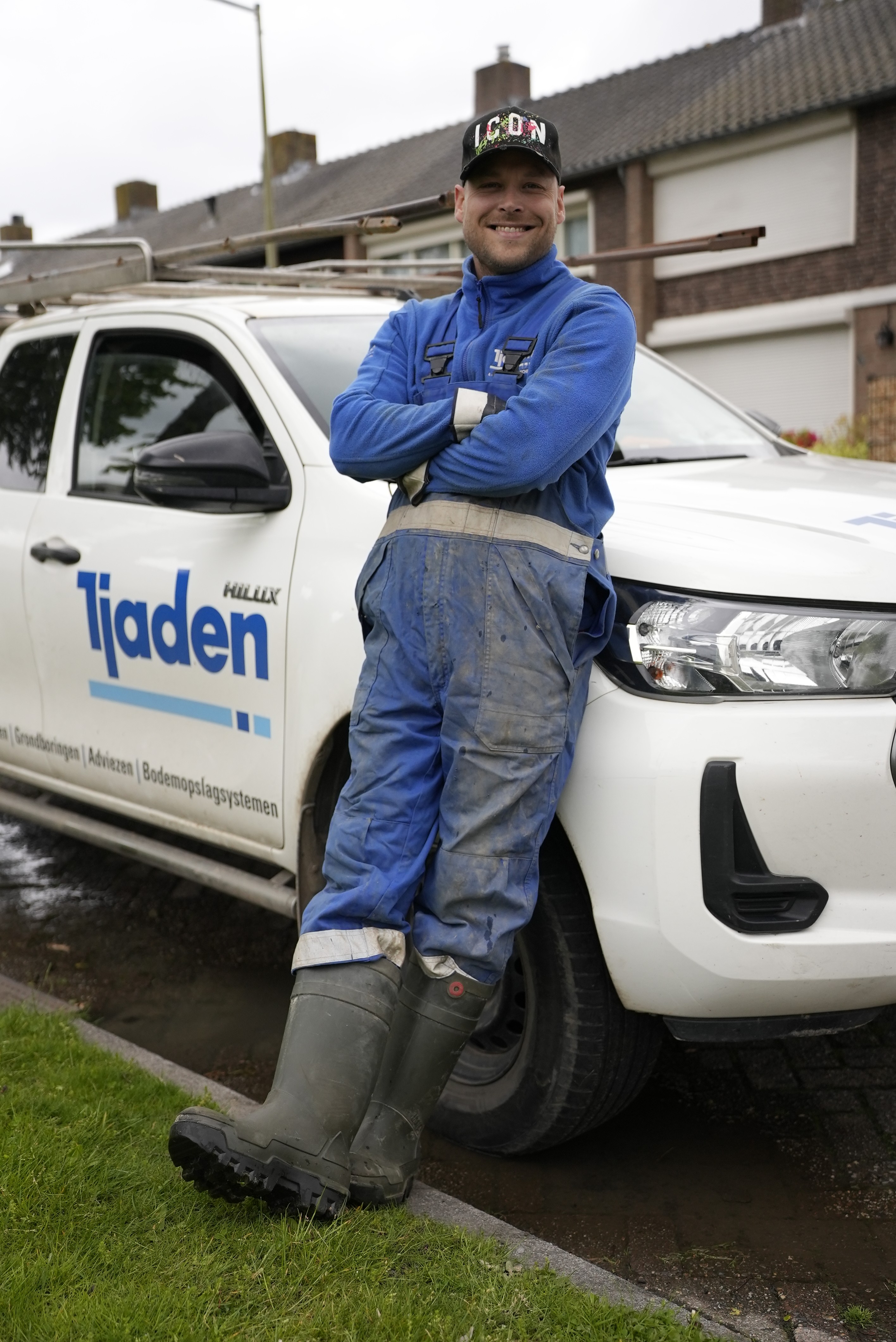 Bronbemaler bij Tjadenauto