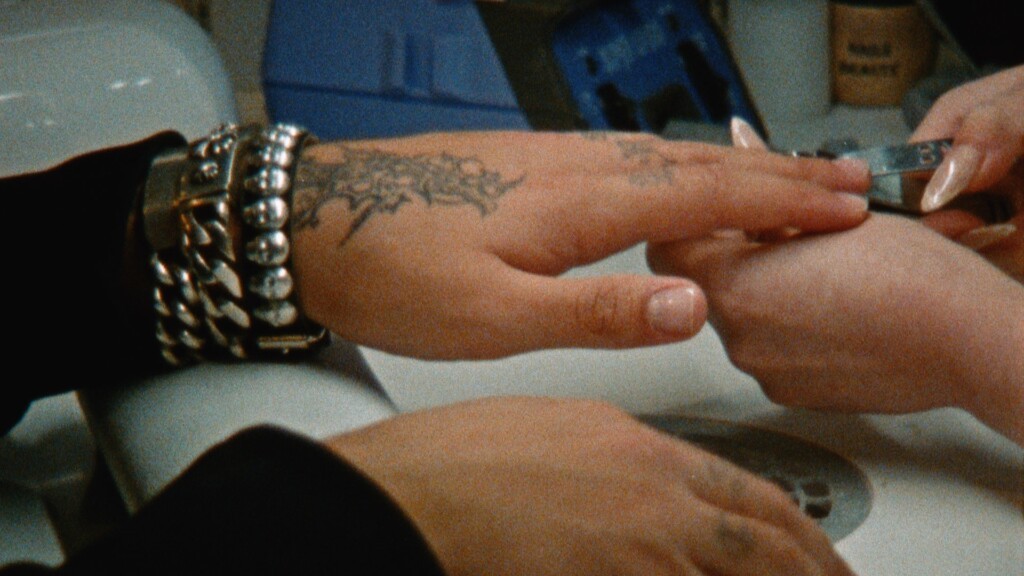 Souly getting his nails done.