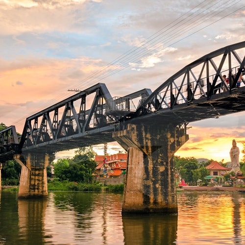 콰이강의 다리에서의 석양