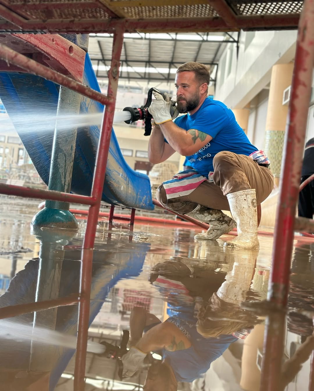 red and white plastic straw