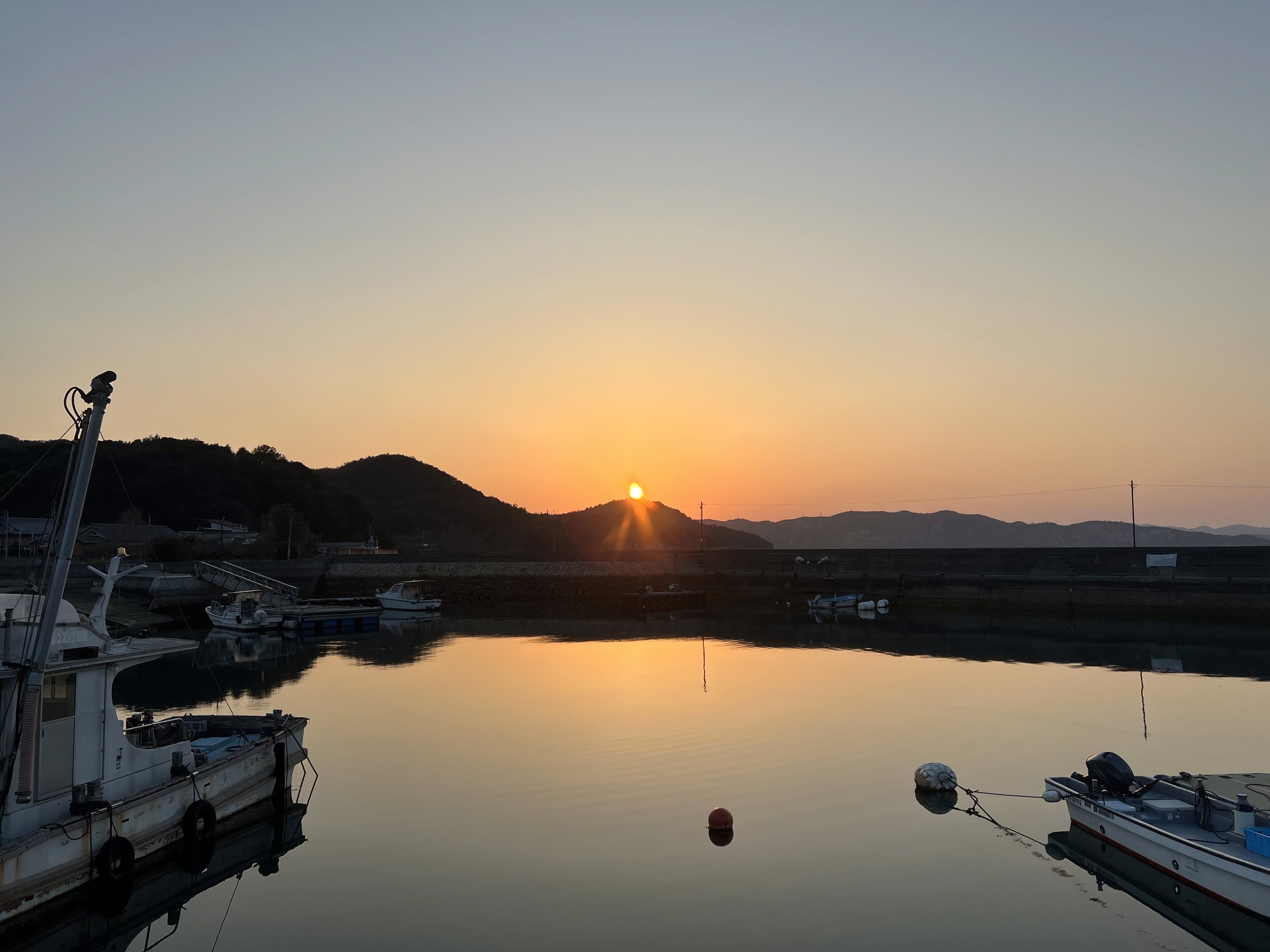 港からの夕陽