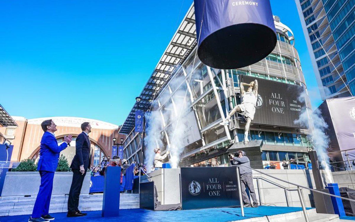 Mark Cuban and Dirk Nowitzki celebrating the unveling of the statue