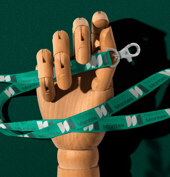 Logotipo formado por las palabras weuta en blanco sobre fondo naranja corporativo.