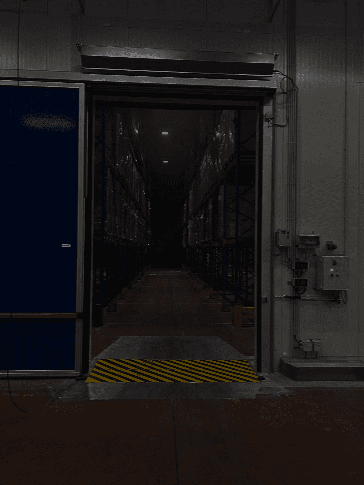 Usine avec tuyaux jaunes