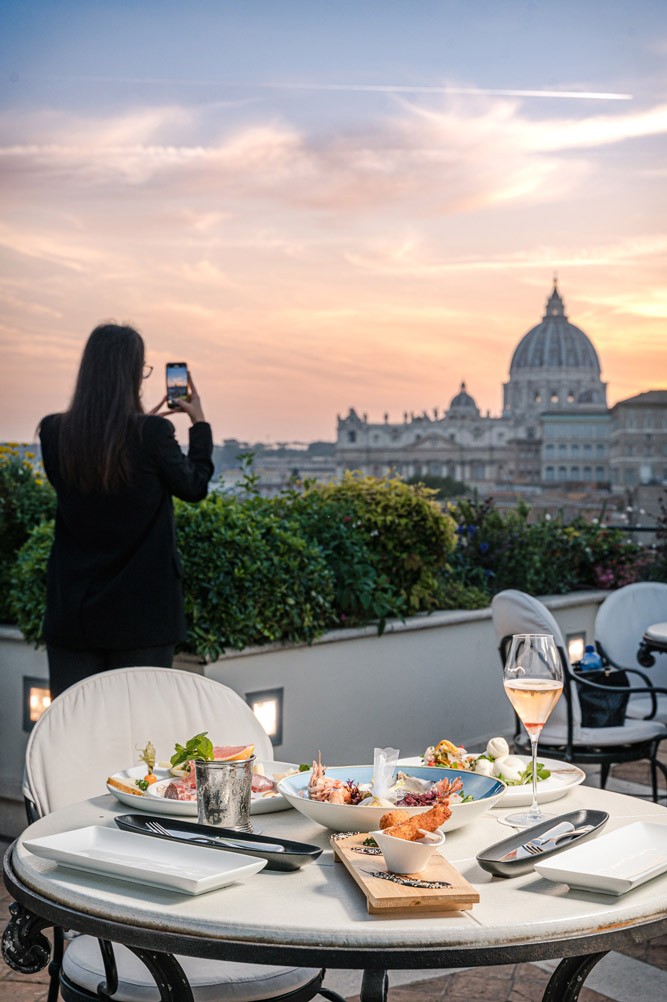 panoramic-view-st-peters-basilica-rome-terrace