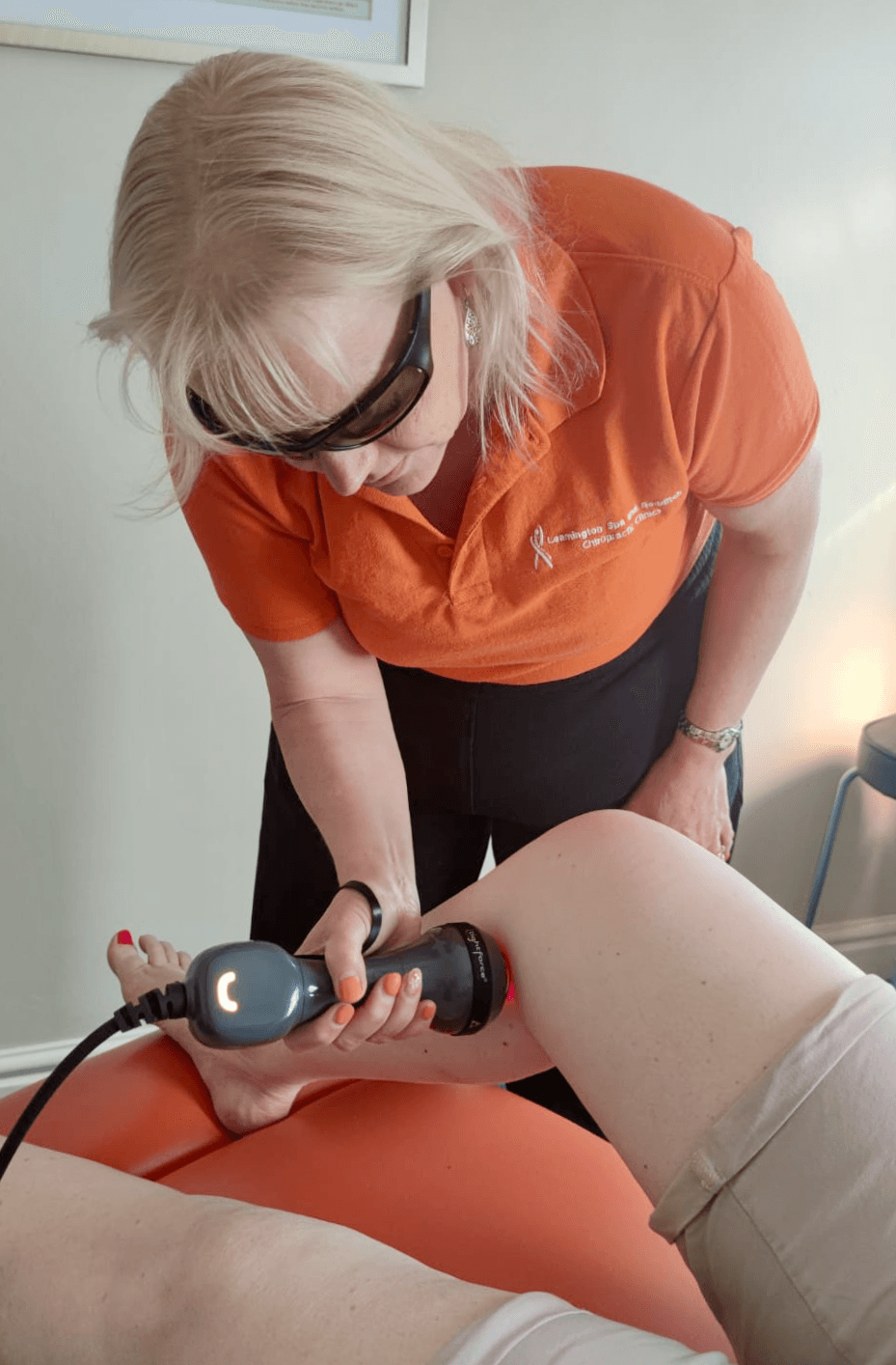 A laser therapy treatment on a patient's leg. The difference is unbelievable.