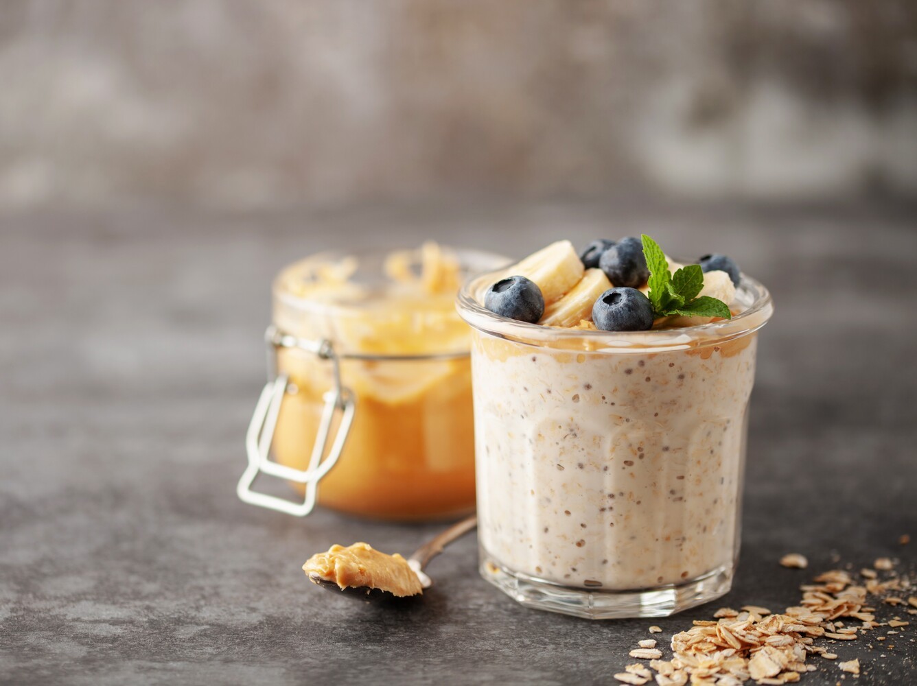overnight oats with peanut butter and blueberries for breakfast to lose weight without working out