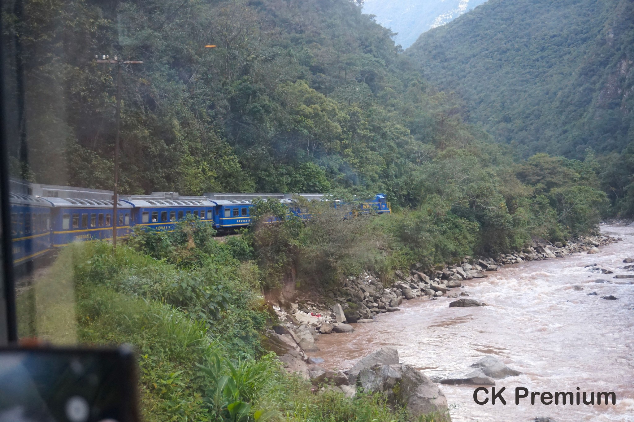 vlak do Aguas Calientes (Machu Piccchu)