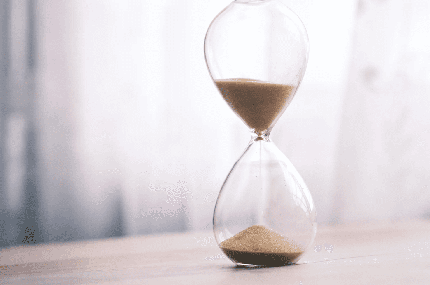 Hourglass symbolising Q4 time pressure in Amazon PPC, where slow manual bid and budget updates miss peak traffic.