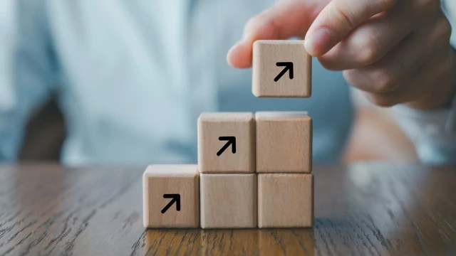 Alles auf einmal investieren oder schrittweise – was ist besser?