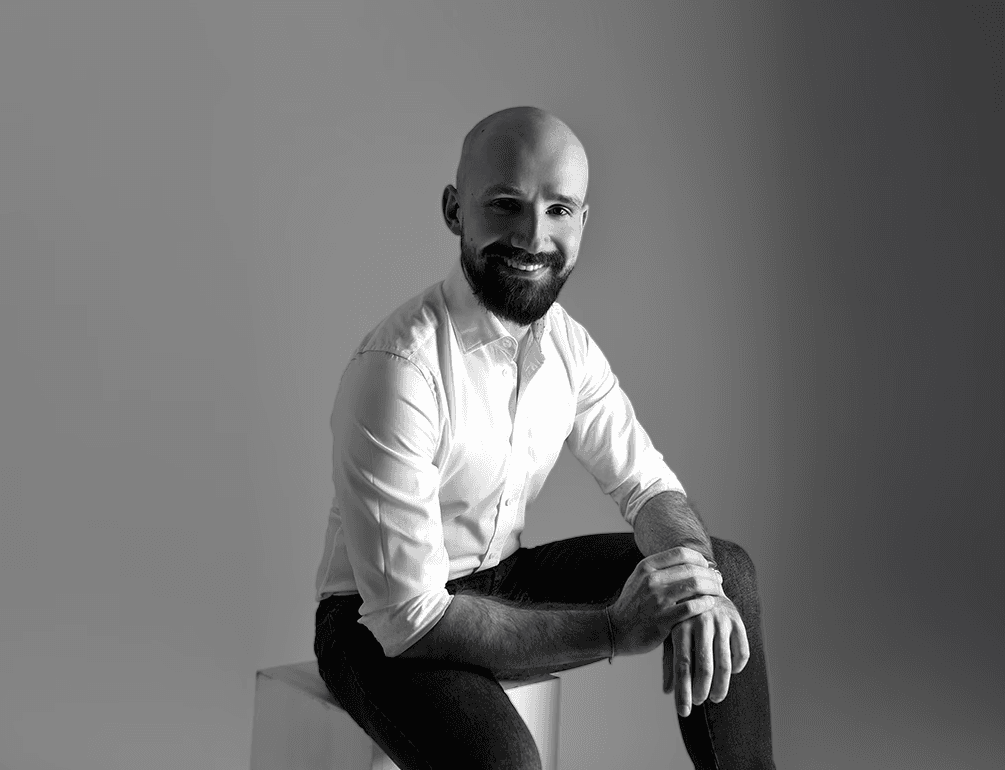 Coach Adrian Radej prowadzący sesję coachingową online