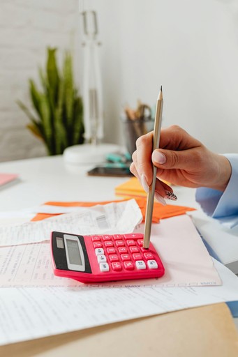 Beräkning av factoringkostnader och företagsfinansiering