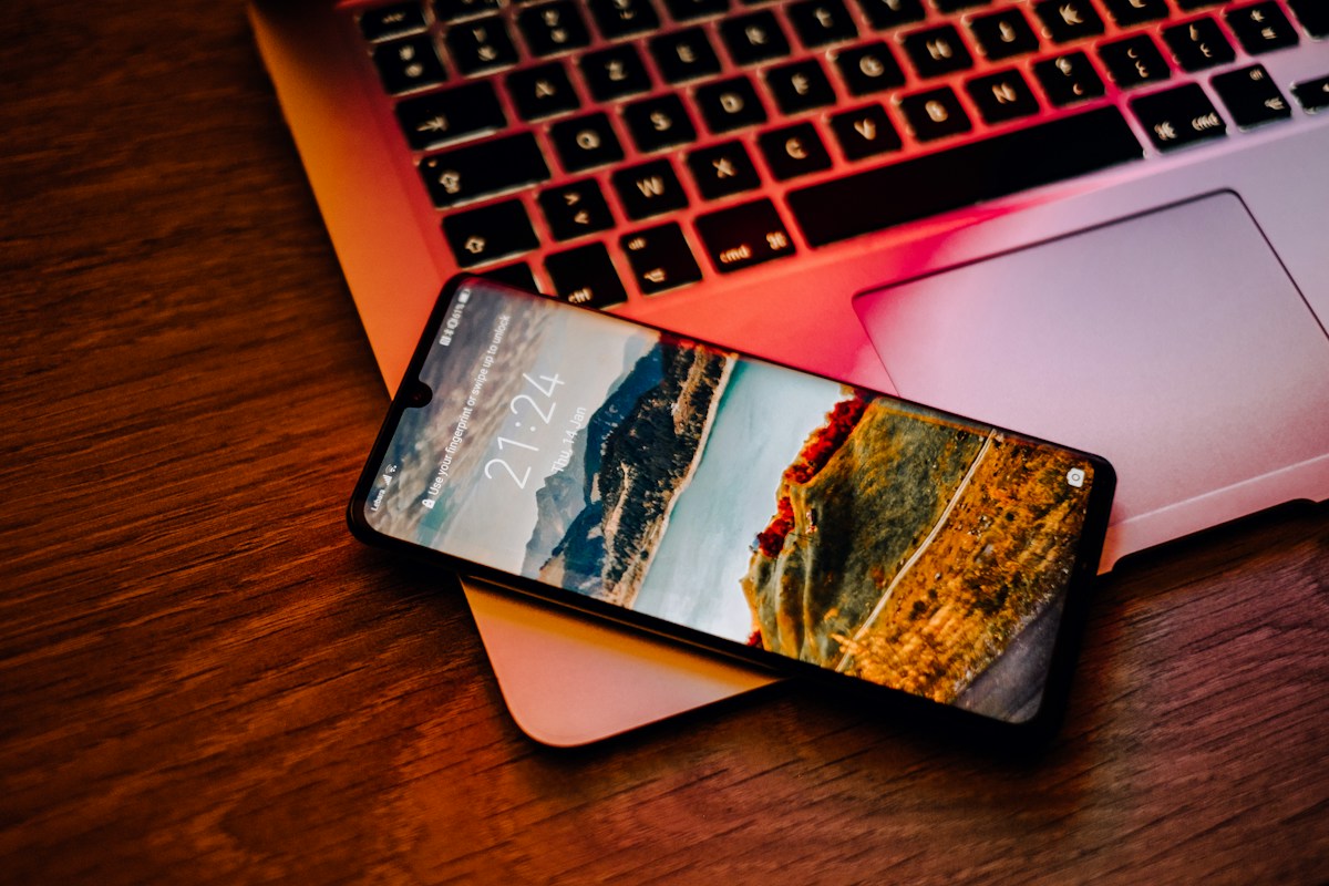 Smartphone and laptop accepted for pawn appraisal