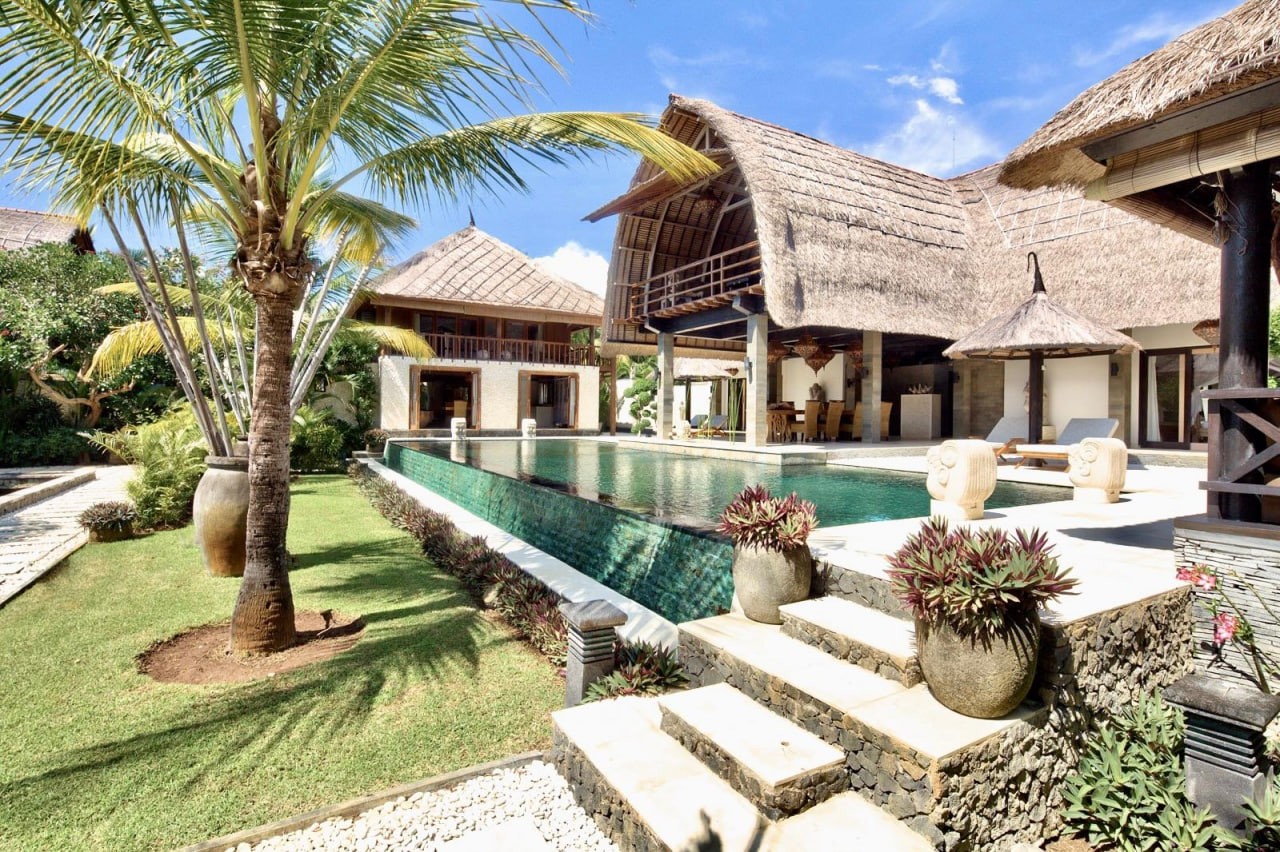 Beachfront villa complex in Freehold in Lovina, North Bali