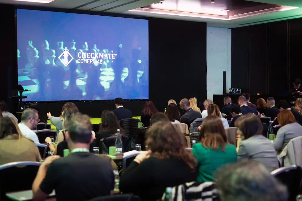 CHECKMATE: Comercial