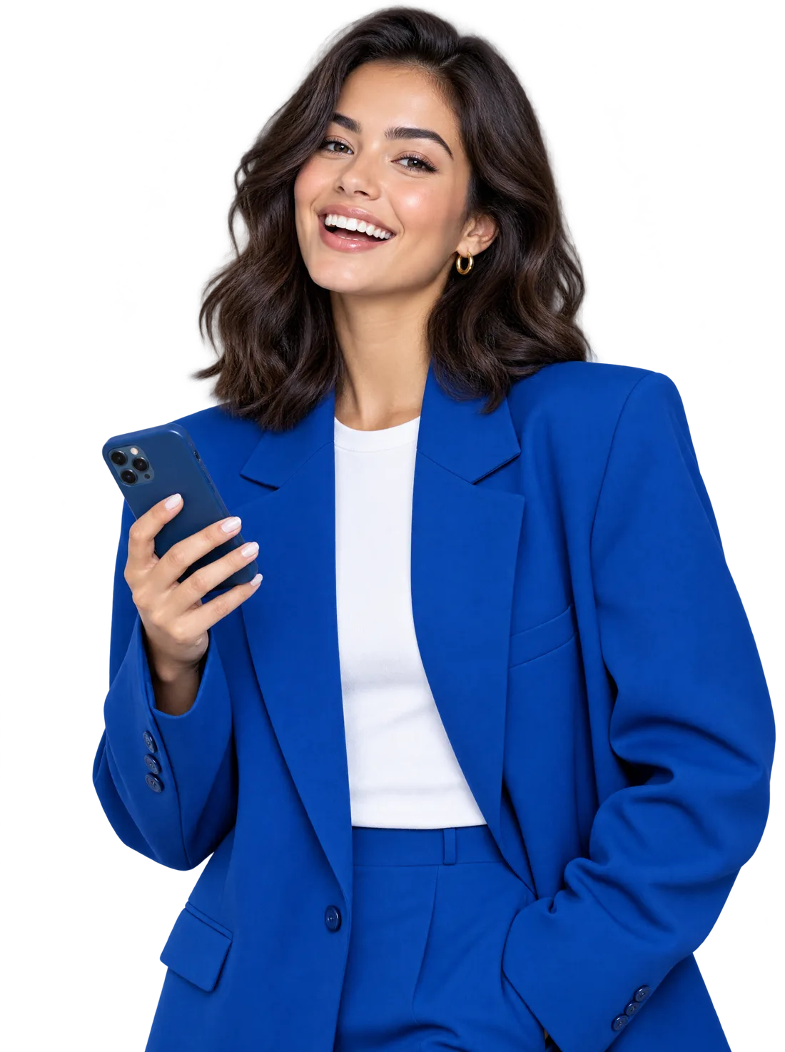 Creatorin im kobaltblauen Blazer mit Smartphone