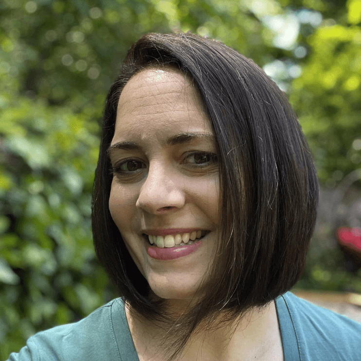 woman on focus photography