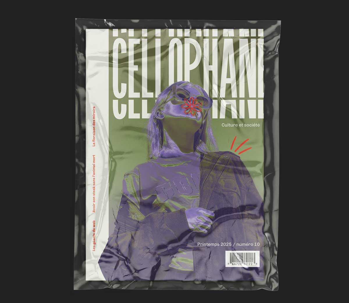 Page couverture d'un magazine enveloppé dans une pellicule plastique