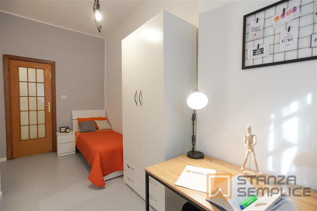 9 sqm room in Viale Bognar, Napoli
