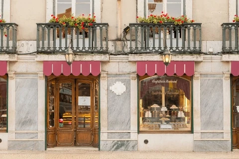 Lisbon nightlife: best bars, clubs & areas