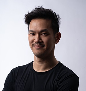 Portrait of Daniel Hayes, founder of EarlyBird.