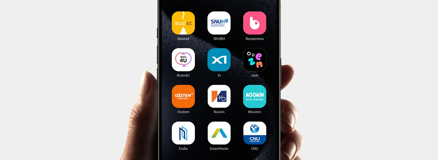 다양한 앱 아이콘이 그리드 형태로 배열된 스마트폰 홈 화면