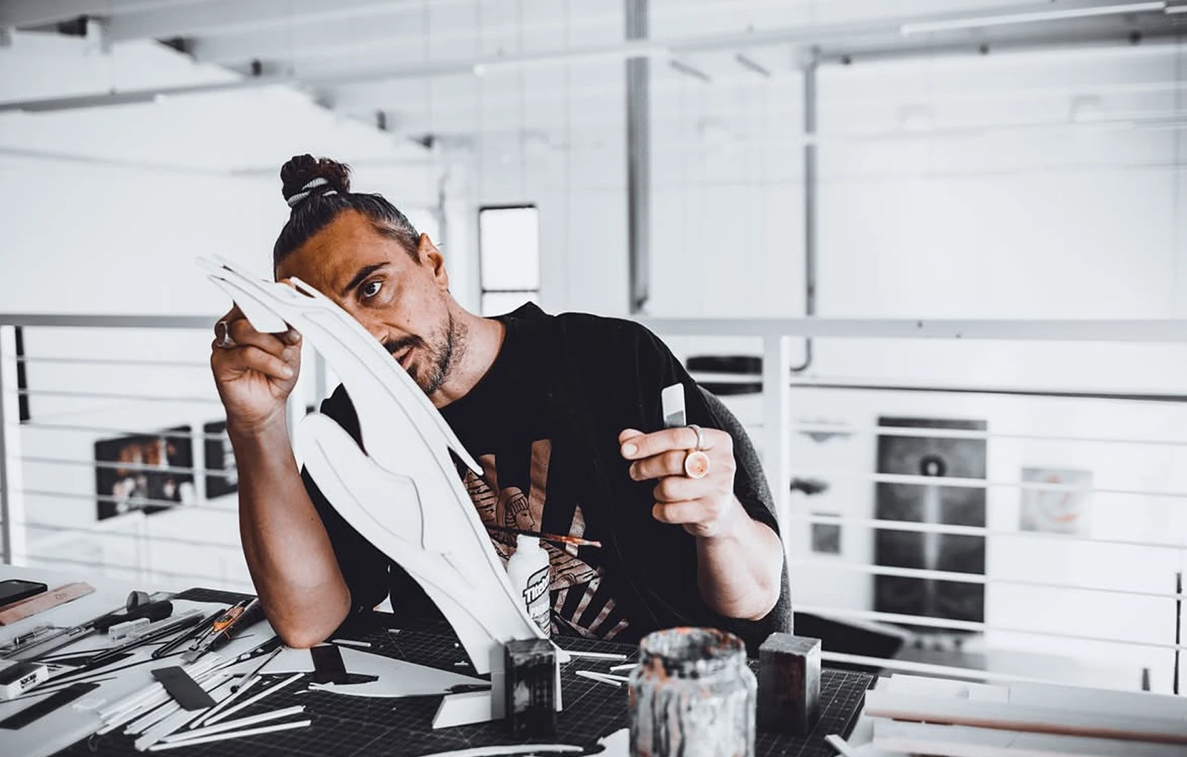 Foto di Federico Ferrarini artista contemporaneo che ha collaborato con iStone