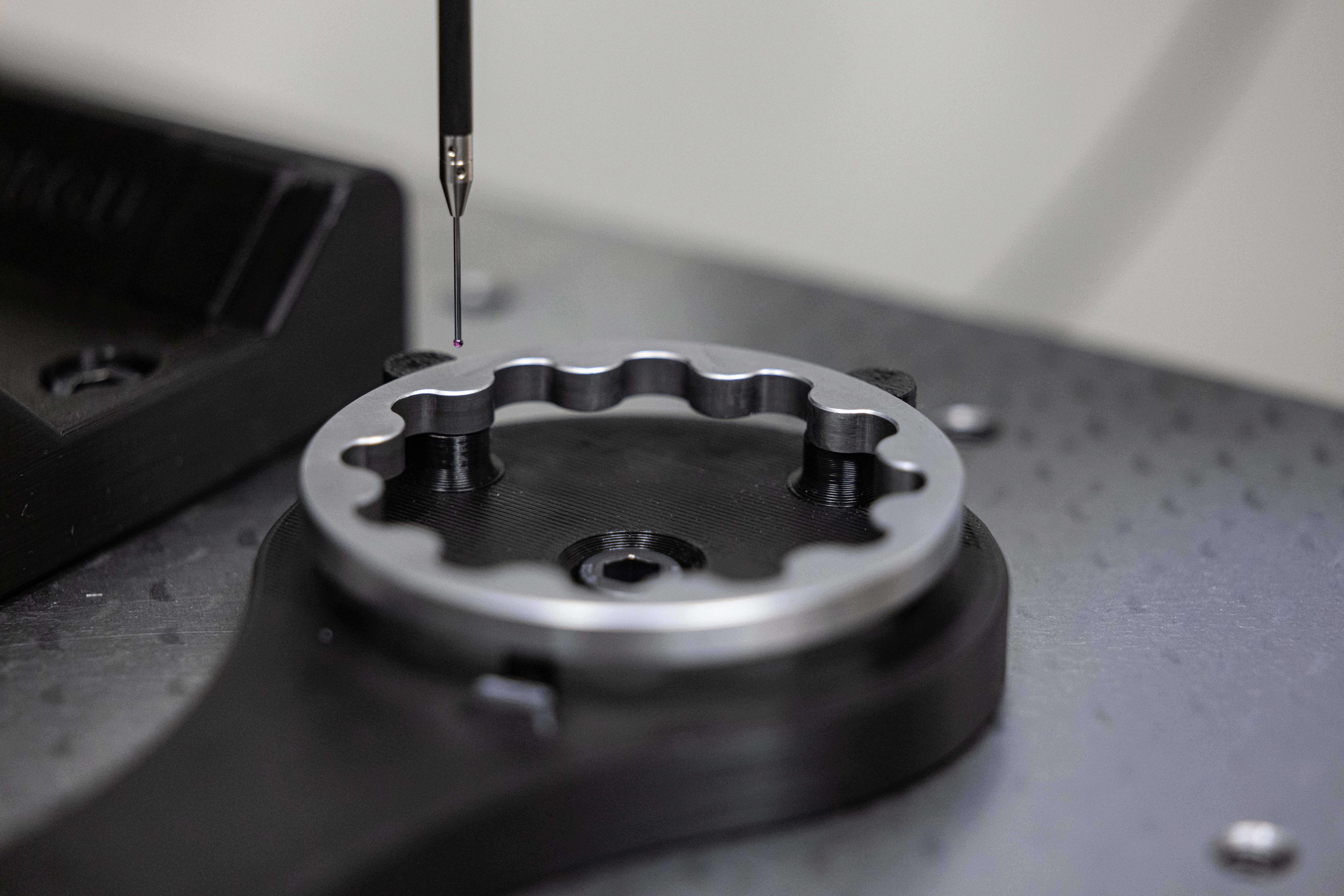 Svært nøyktig måling av stålkomponent med Zeiss-maskin