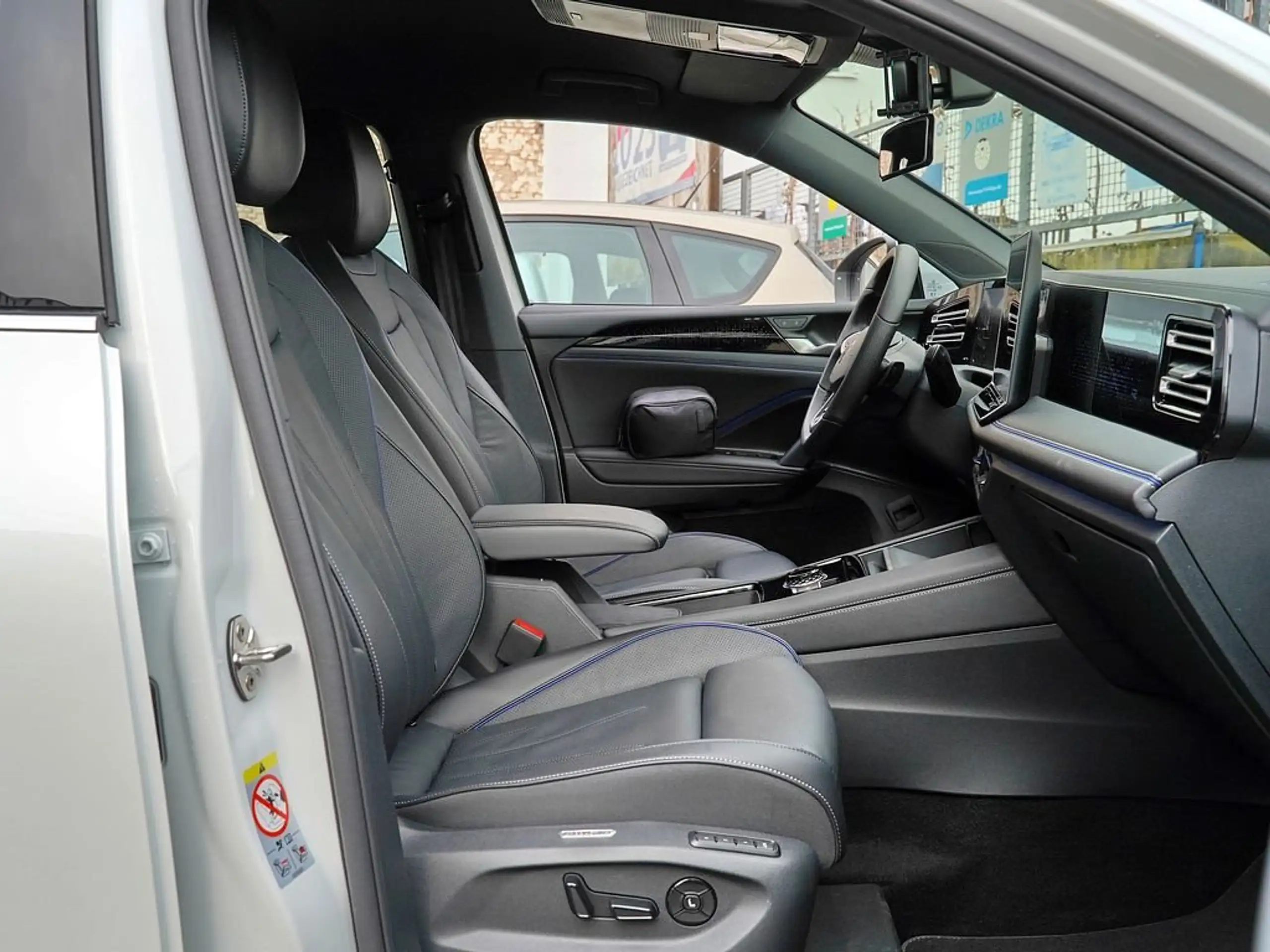 Volkswagen Tiguan 1.5 eTSI | R-Line | 360 | IQ | NAVI | Standheizung