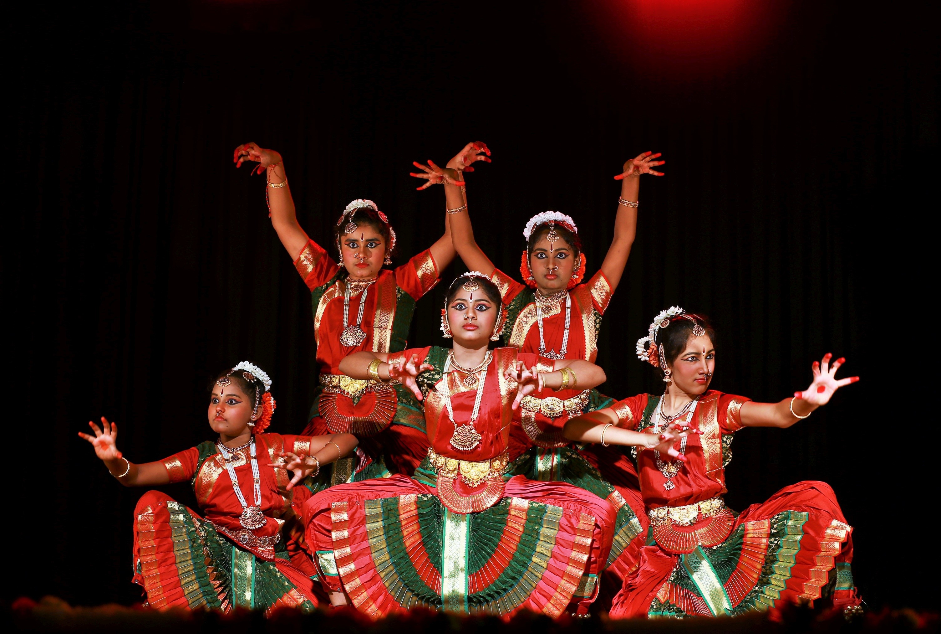 Group performance, Kaladhyaana, Kala Dhyana, Viveka, dance, Bharathanatyam pose