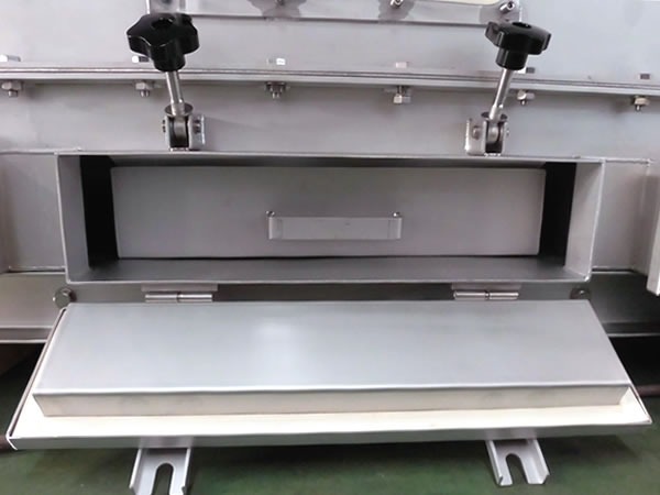 回収された粉塵は引き出して廃棄