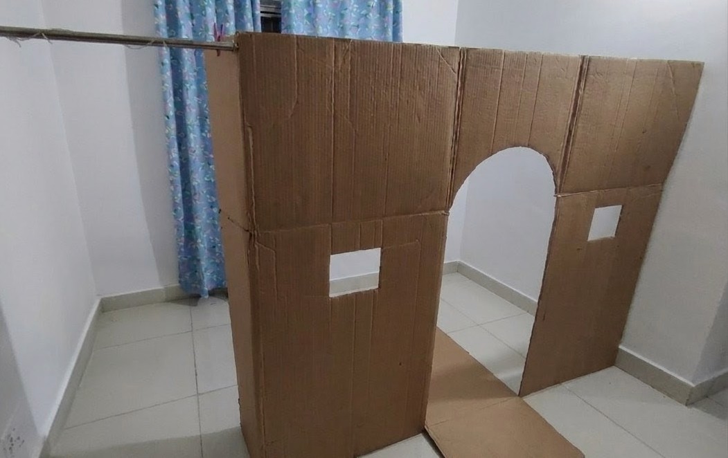 a giant raw cardboard box sitting in the drawing room looked pretty ugly. 
