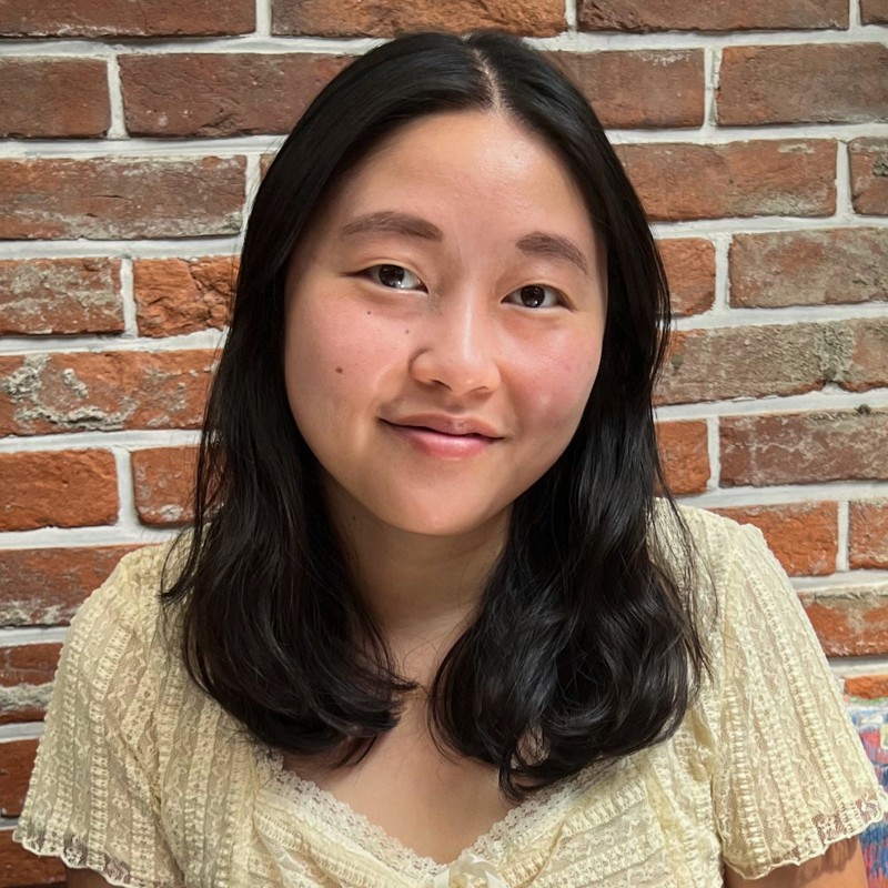 A portrait of Anita Sheih, a college student from Phoenix, AZ, class of 2027, with a stylish appearance and a friendly smile, showcasing her personality.