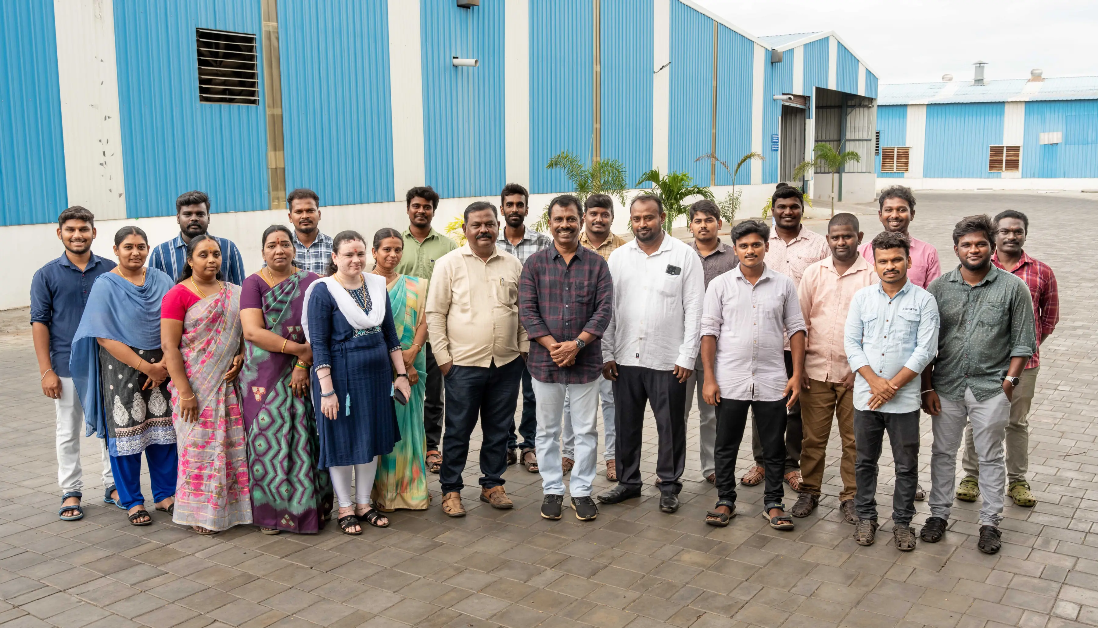 The Power of Teamwork: The Daily Fresh Family in Action Daily fresh fruits India Blog