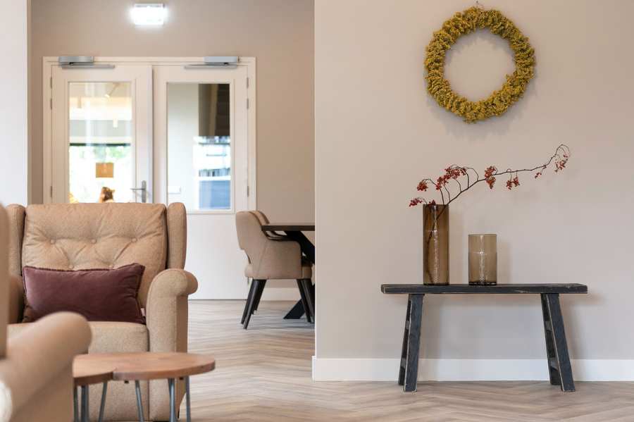 interieur herenhuis ouderenzorg warme kleuren 