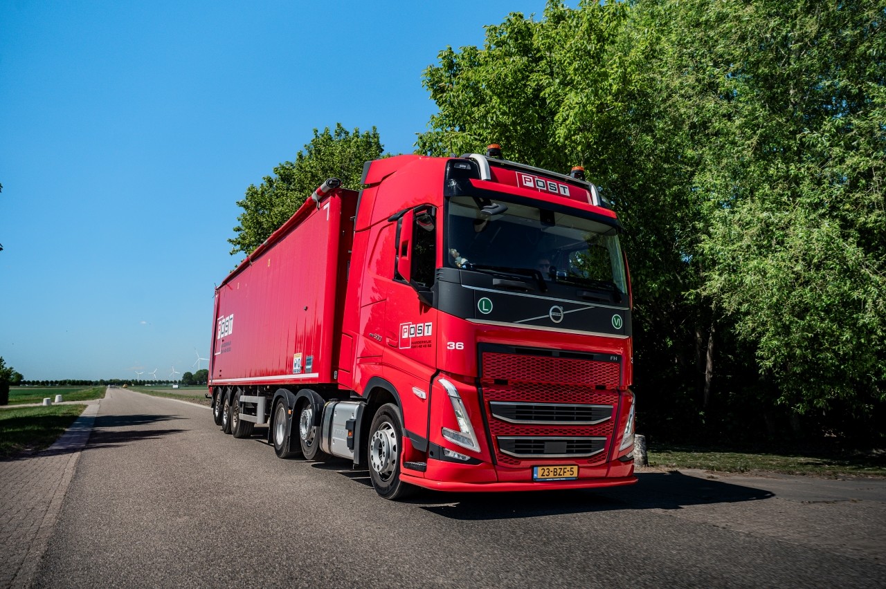 Rode vrachtwagen Post Handel en transport