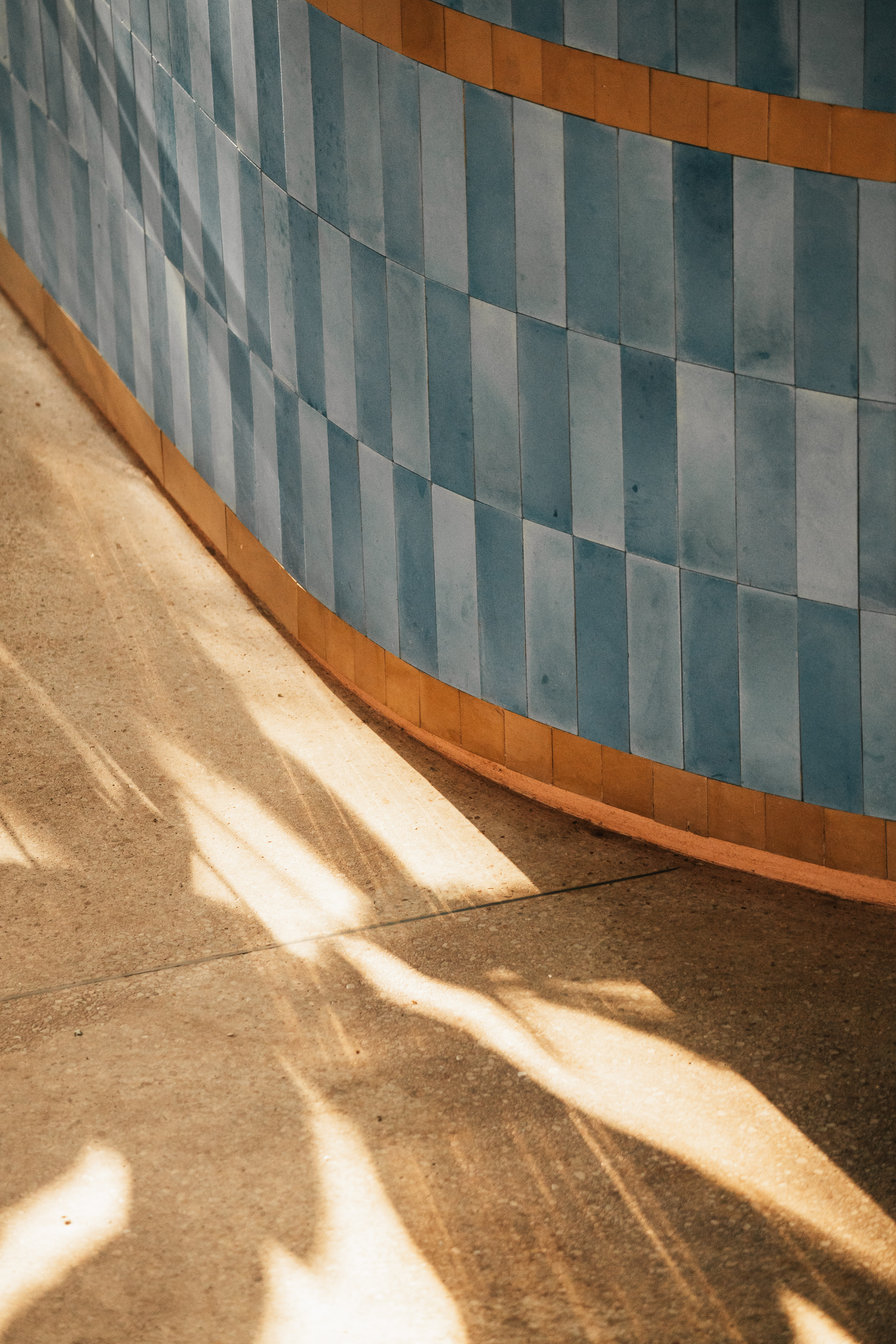Shadow play with the light on a chair 