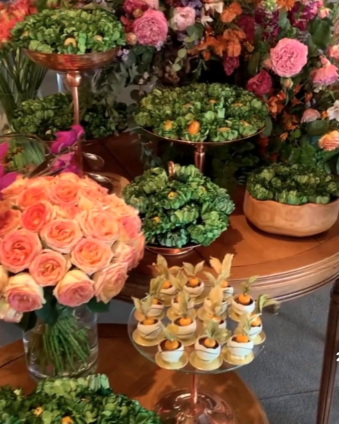 Shower: Peach roses