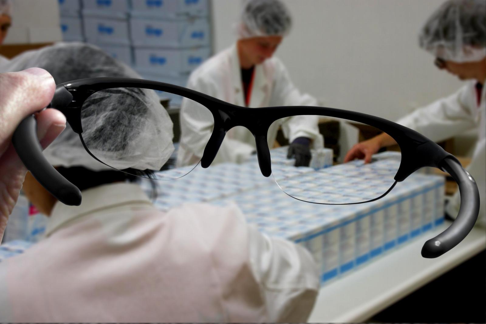 Brille und Verpackung