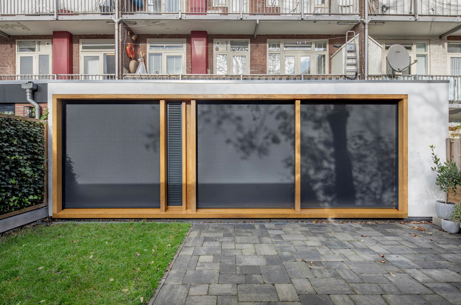 Positive Space HW583 - sunscreens