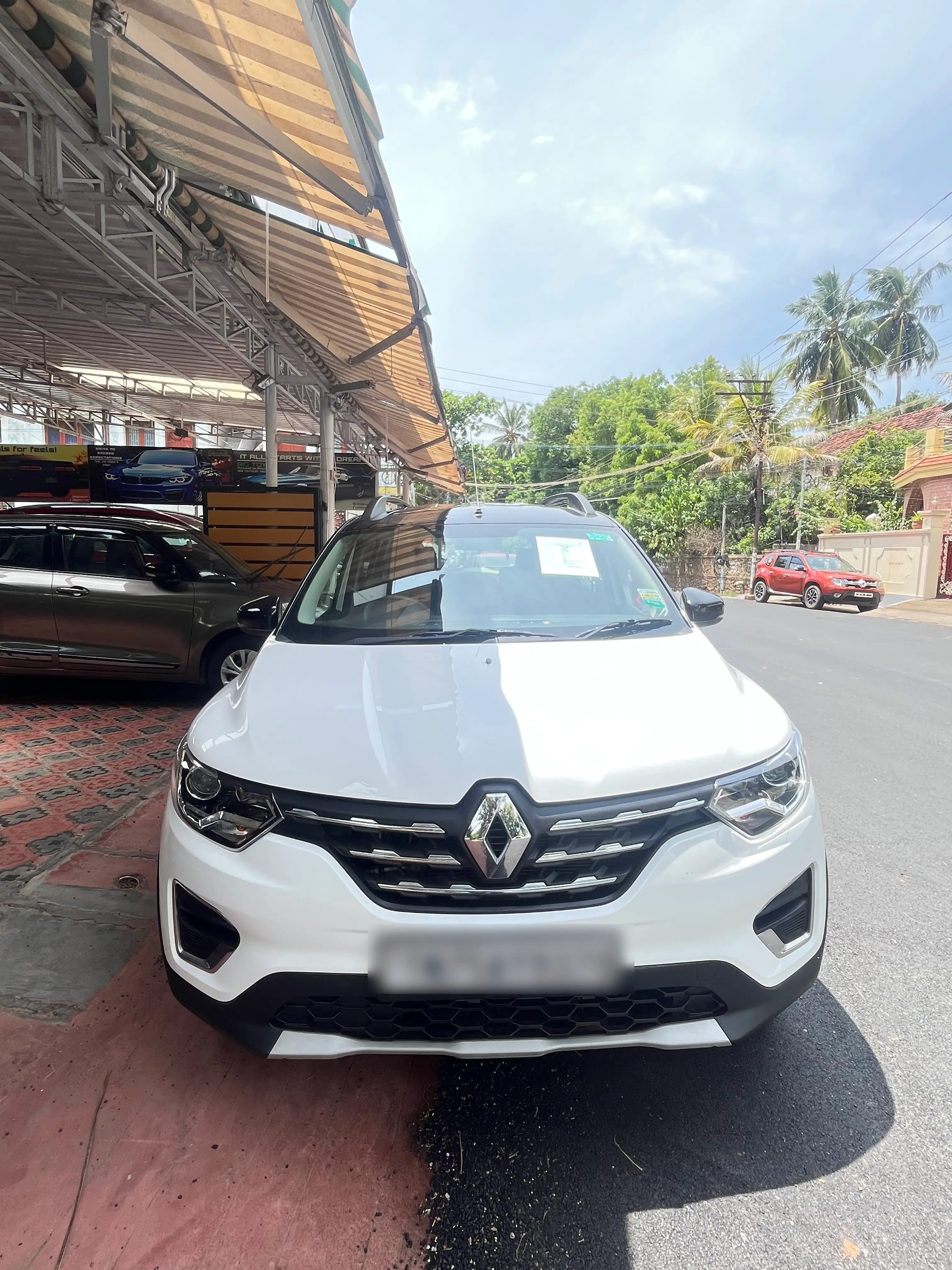 renault-triber-rxz-amt-1l-ece-img1