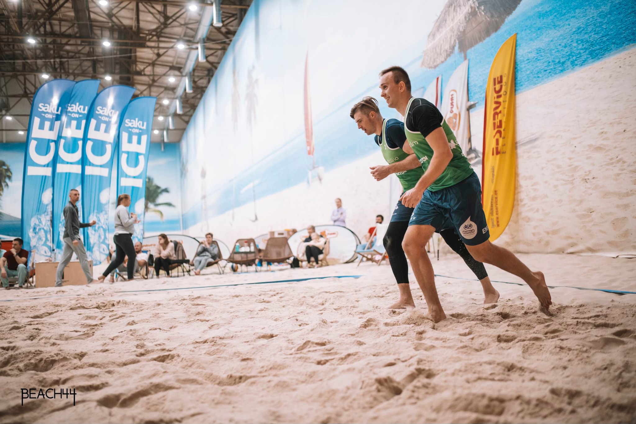 Siim Ennemuist ja Karl Maidle alustasid spurti varakult ja on A-alagrupis esikoha juba kindlustanud, nende kannul käib aga tihe heitlus järgnevate kohtade eest. | Foto: Dovile Stirbyte/Beach44