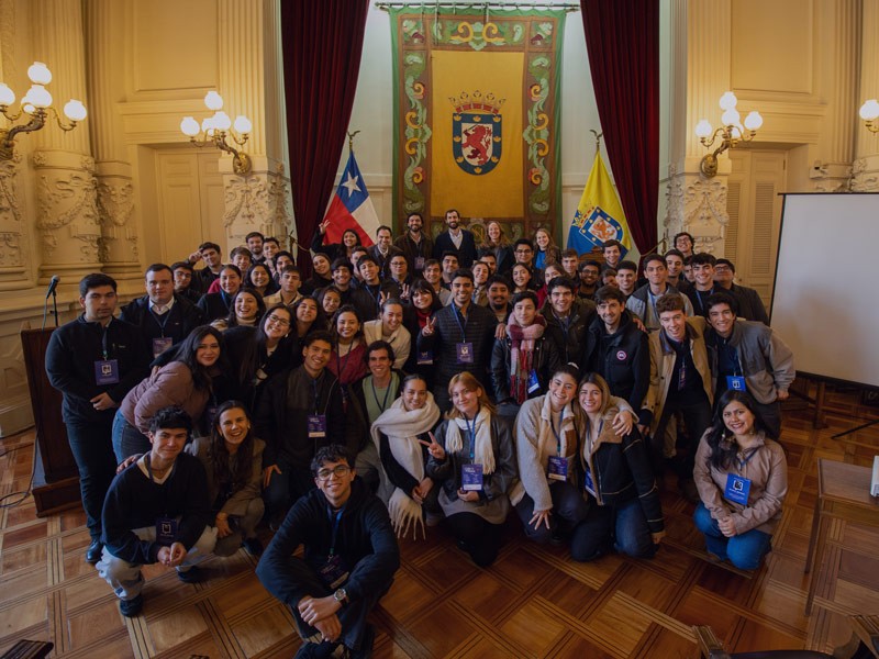 chile-nos-llama-2-universitario-formacion-ideapais.jpg