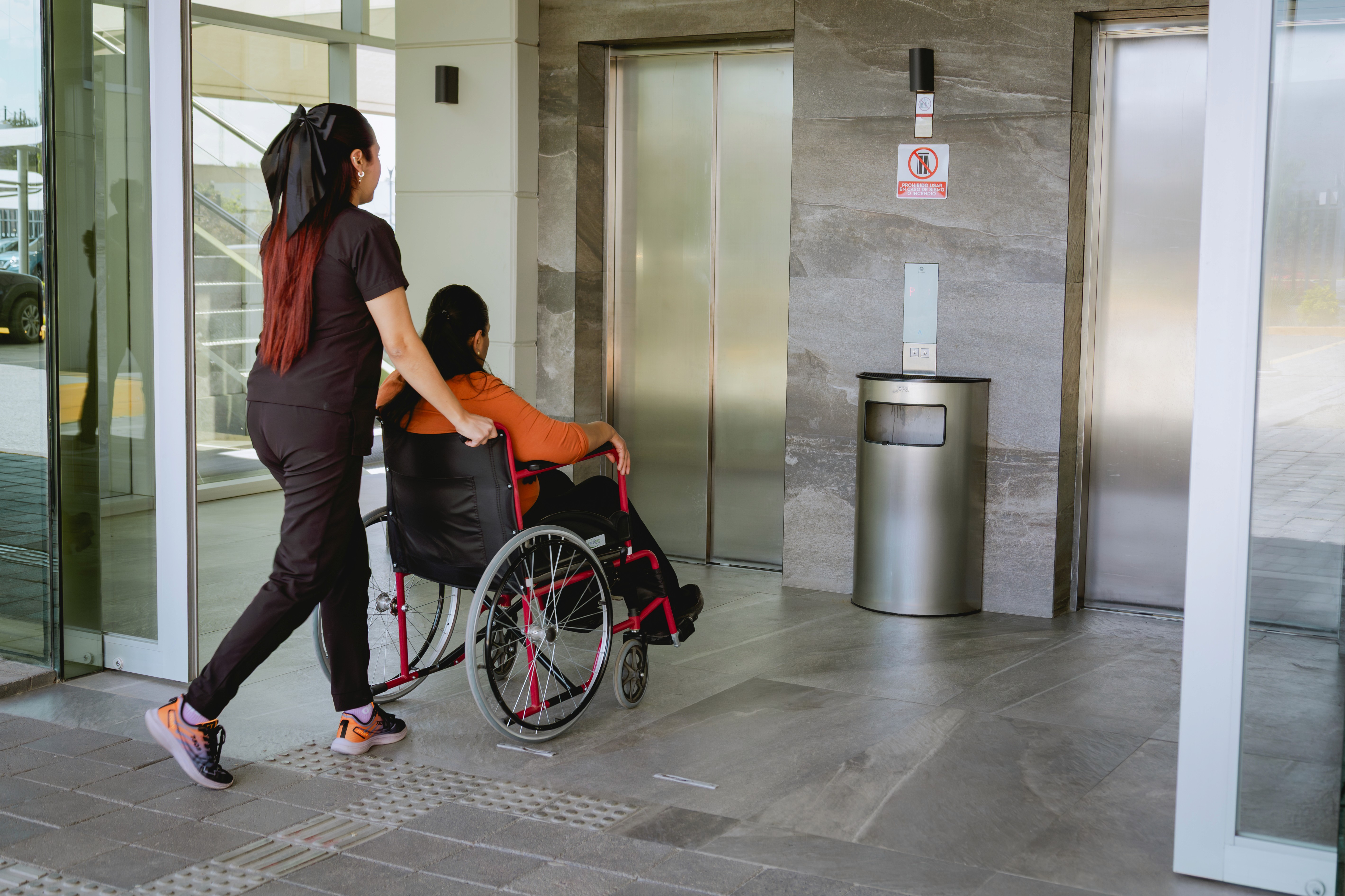 Accesibilidad para pacientes en silla de ruedas - Centro Médico San Cosme Aguascalientes
