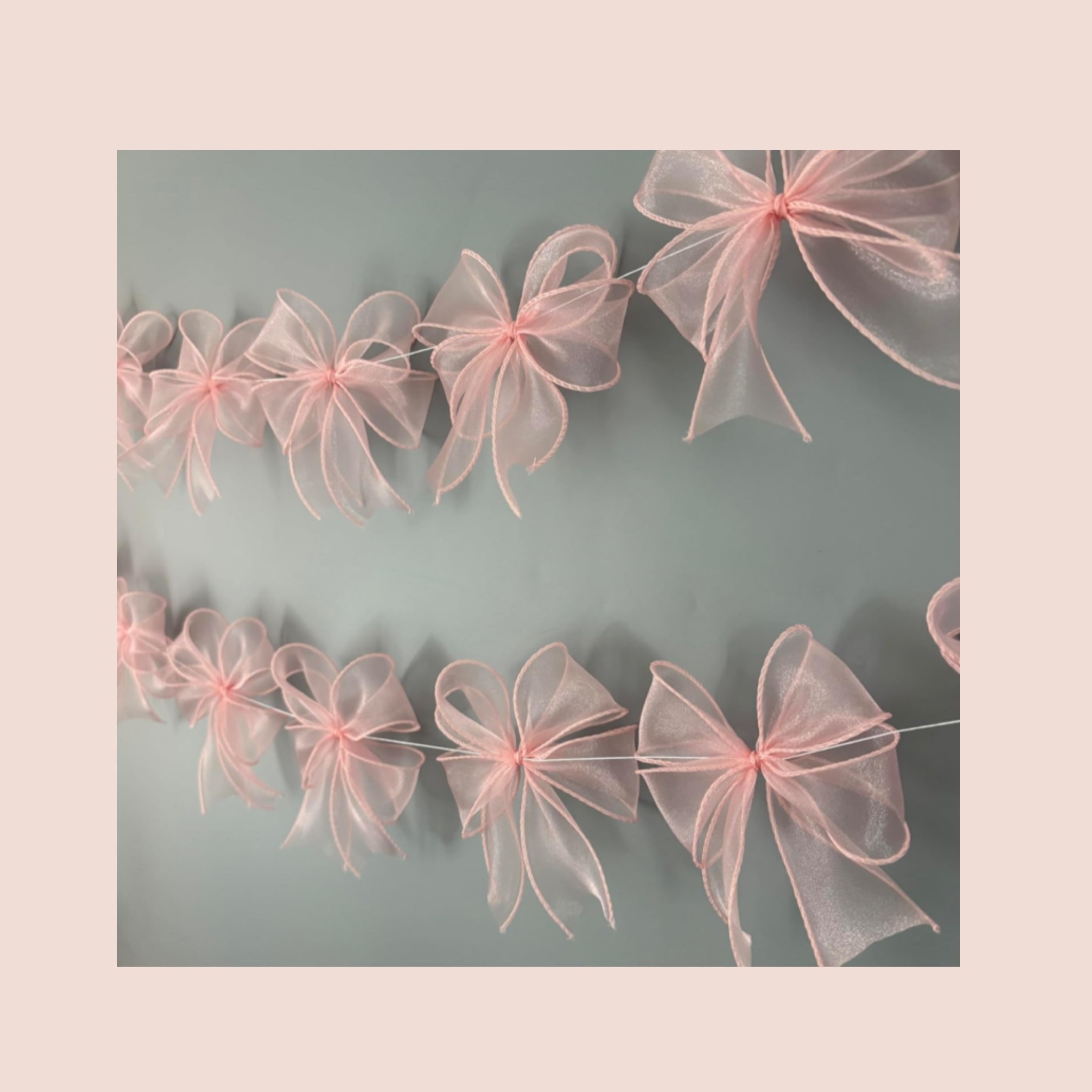 Aesthetic everyday bag for women with a crocodile texture and elegant design, perfect for daily use or special occasions, offering both style and practicality.