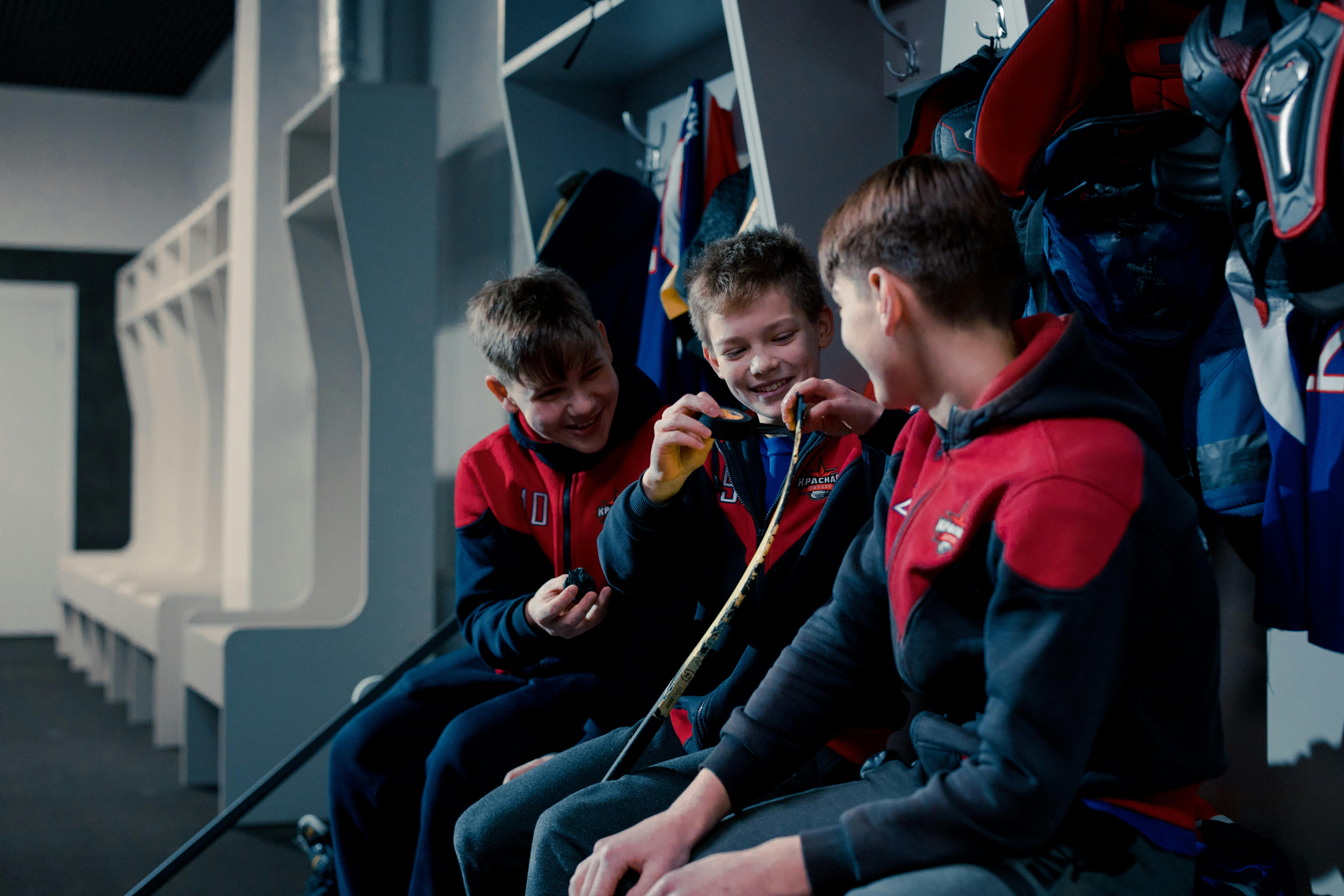 Revive Retail - Vår lösning gör det enkelt för klubbar, föreningar och lag att integrera second-hand försäljning av sina klubbkläder och träningskläder på sin hemsida. Utöver att man tjänar pengar till klubbkassan, möjliggör man för sina medlemmar att kunna sälja vidare och köpa sina klubbprylar begagnat.