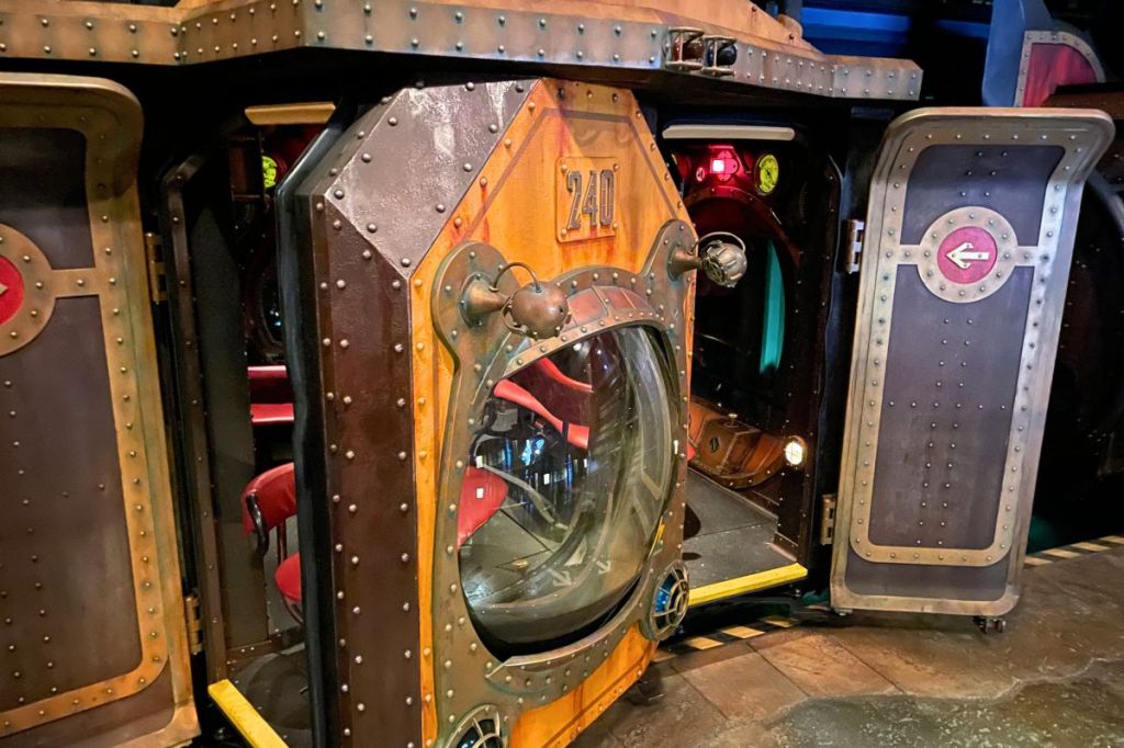 20000 Leagues Under the Sea ride vehicle
