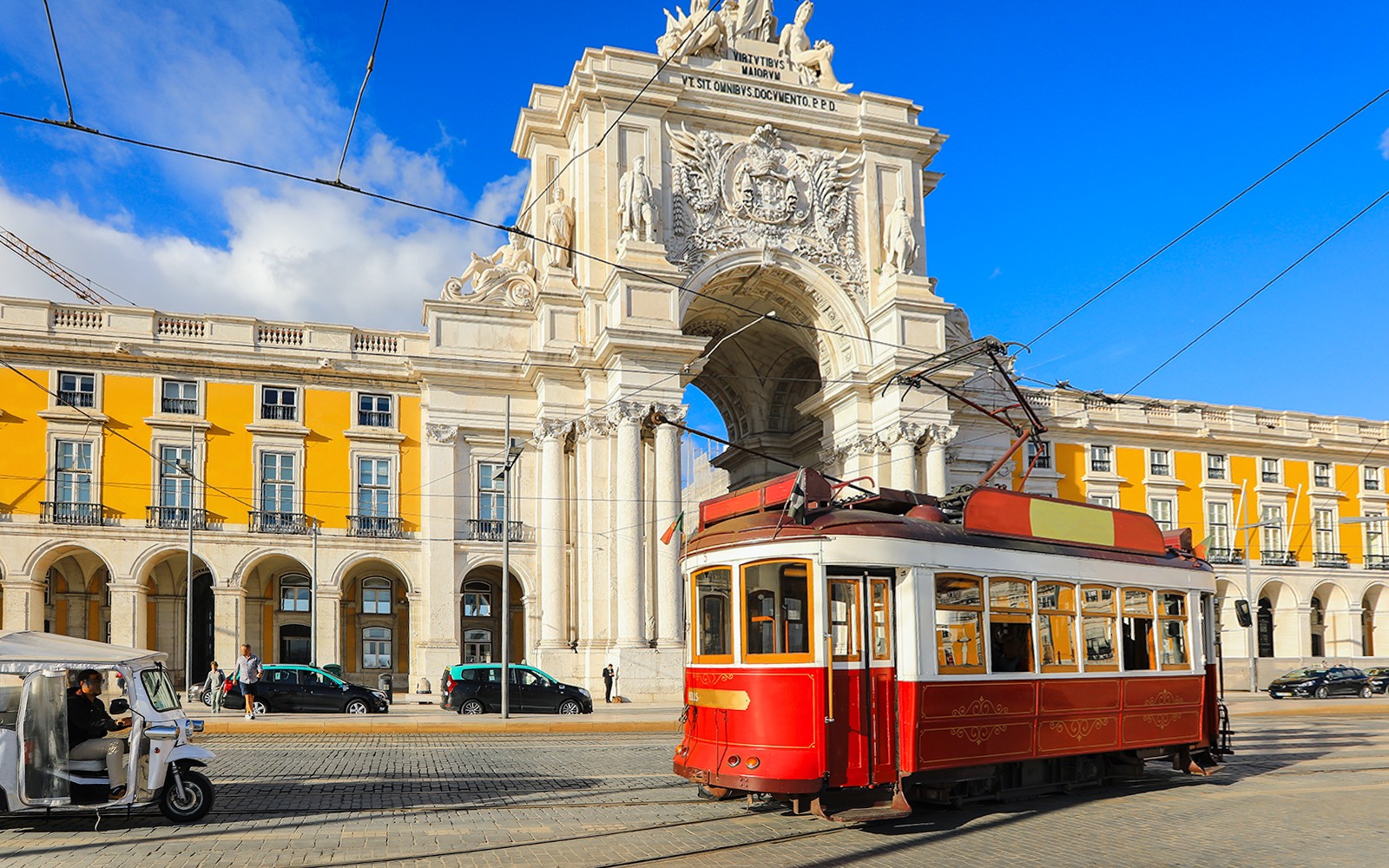Der Beginn der Tour am Praça do Comércio in Lissabon