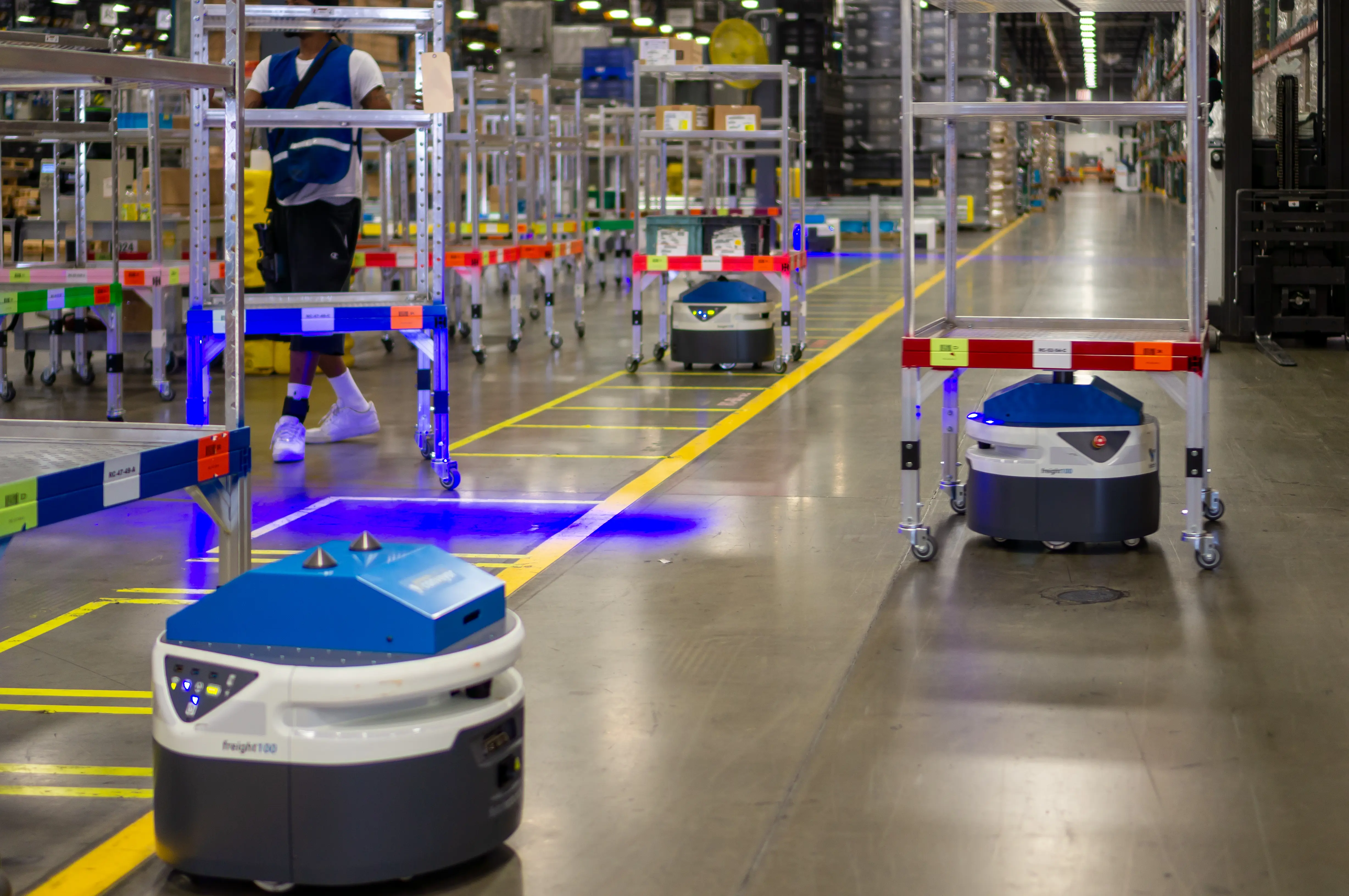 New integrated solution combines Fetch AMRs with Körber’s WMS for safer and more efficient picking